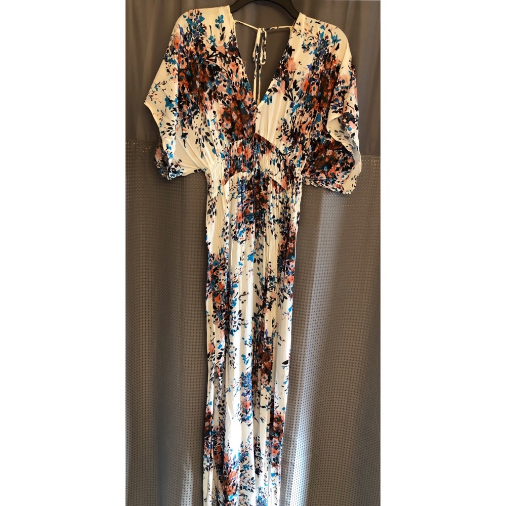 Love stitch white floral maxi